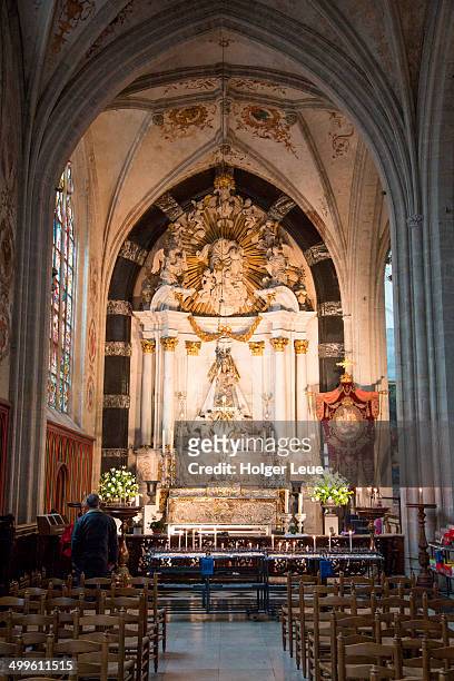 altar inside cathedral of our lady church - cathedral of our lady stock pictures, royalty-free photos & images