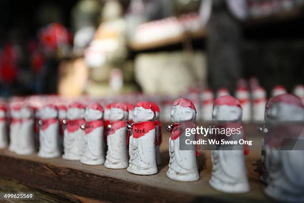 japanese jizo figurines - yamagata stock-fotos und bilder