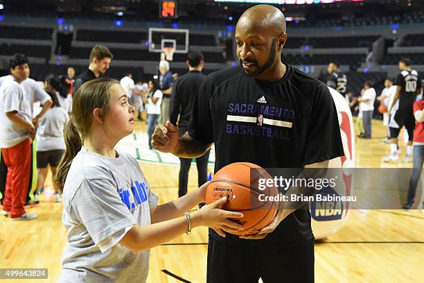 Assistant Coach Anthony Carter of the Sacramento Kings attends an NBA Cares Clinic on December 2, 2015 at the Arena Ciudad de Mexico in Mexico City,...