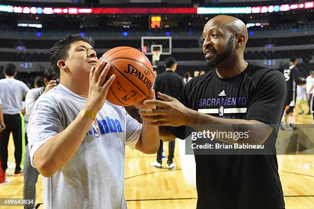 Assistant Coach Anthony Carter of the Sacramento Kings attends an NBA Cares Clinic on December 2, 2015 at the Arena Ciudad de Mexico in Mexico City,...