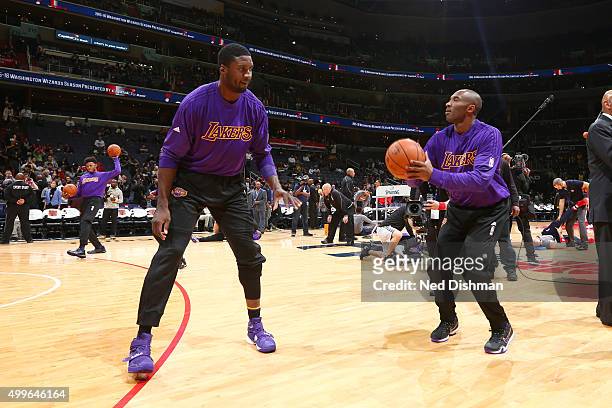 Kobe Bryant of the Los Angeles Lakers warms up with Tarik Black of the Los Angeles Lakers before the game against the Washington Wizards on December...