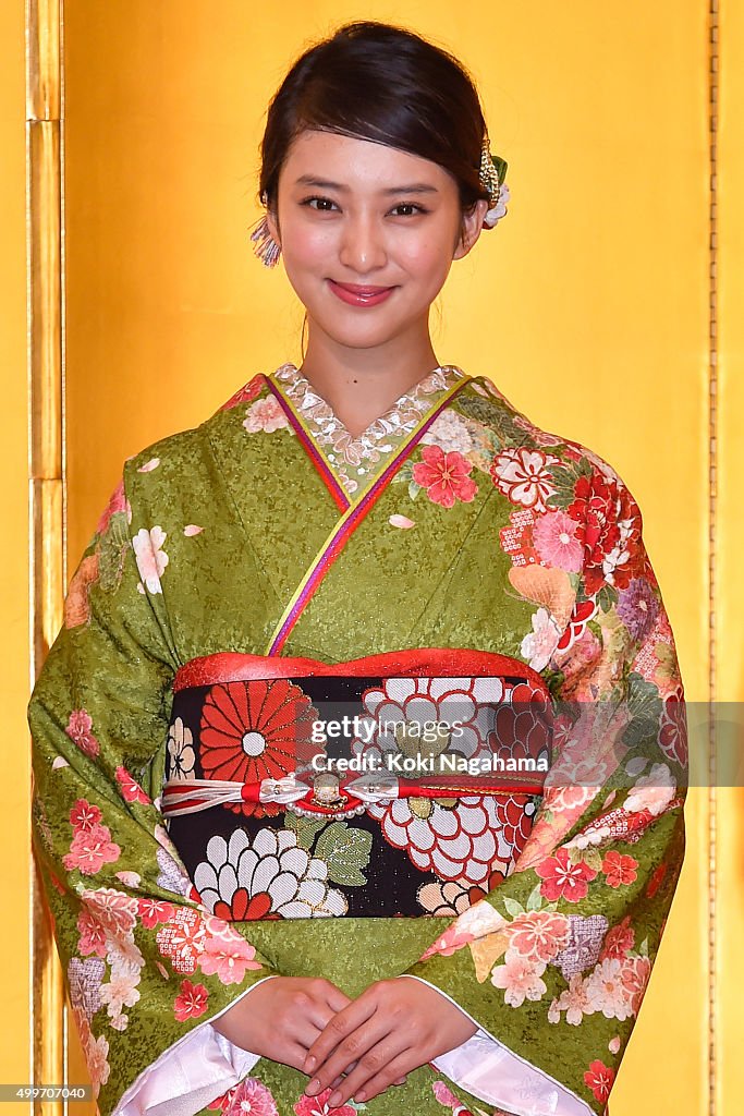 Oscar Promotion Holds New Year's Kimono Photocall
