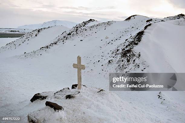 a cross near reykjavik, iceland - summit view cemetery stock pictures, royalty-free photos & images