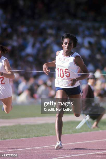 Summer Olympics: USA Wyomia Tyus in action during race at Estadio Olímpico. Mexico City, Mexico CREDIT: Neil Leifer