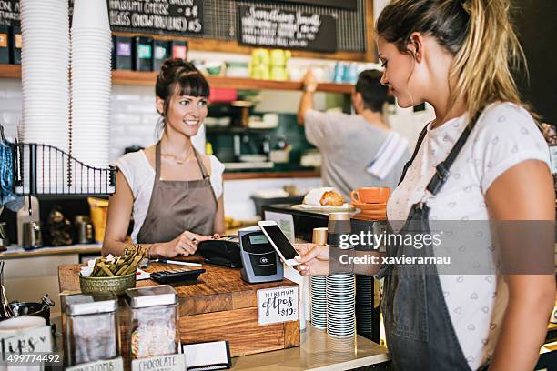 contactless payment in the cafeteria - australia shopping stockfoto's en -beelden