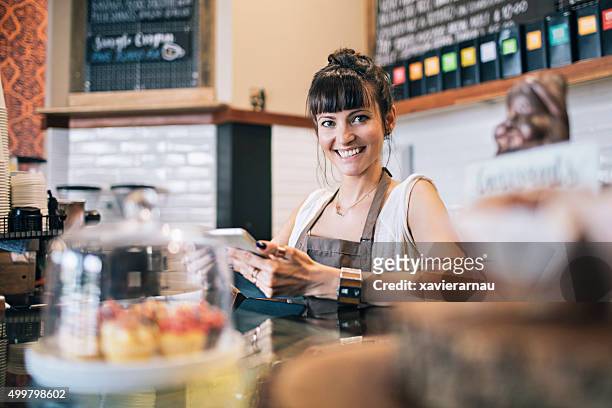 stolz auf ihr business - cafe culture stock-fotos und bilder