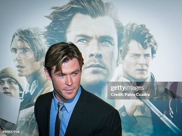 Actor Chris Hemwsworth attends the 'En el Corazon del Mar' premiere at Callao City Lights Cinema on December 3, 2015 in Madrid, Spain.