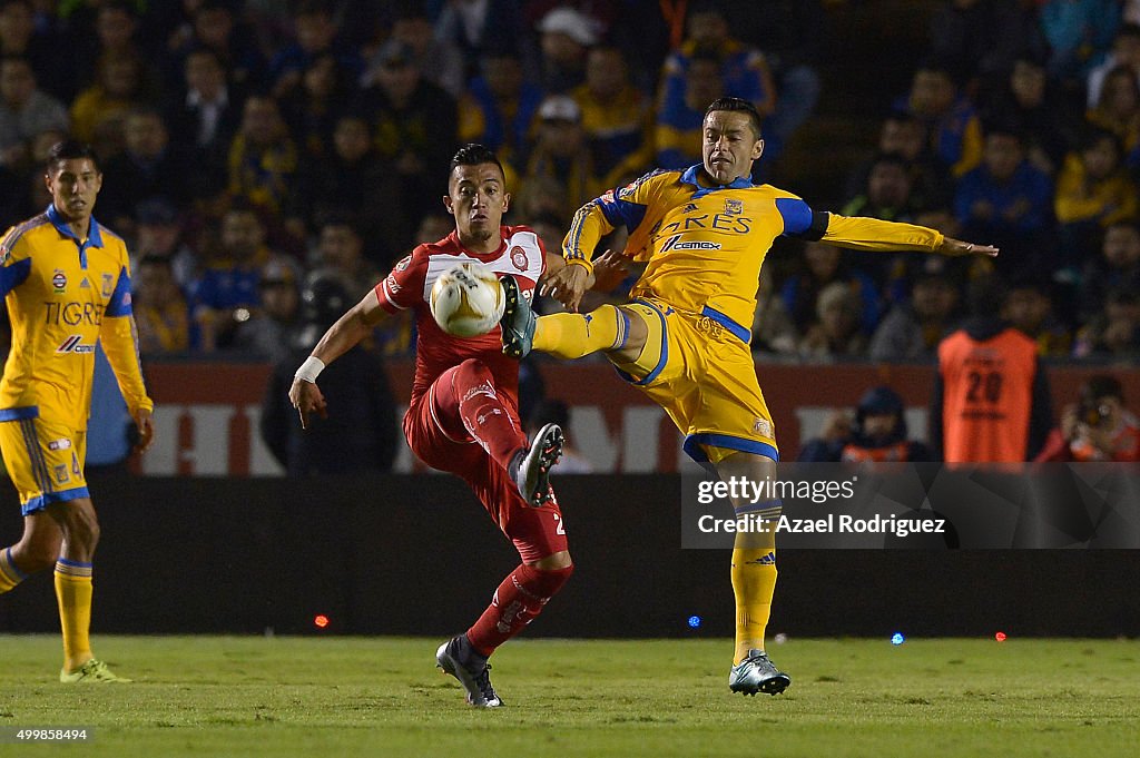 Tigres UANL v Toluca - Playoffs Apertura 2015 Liga MX