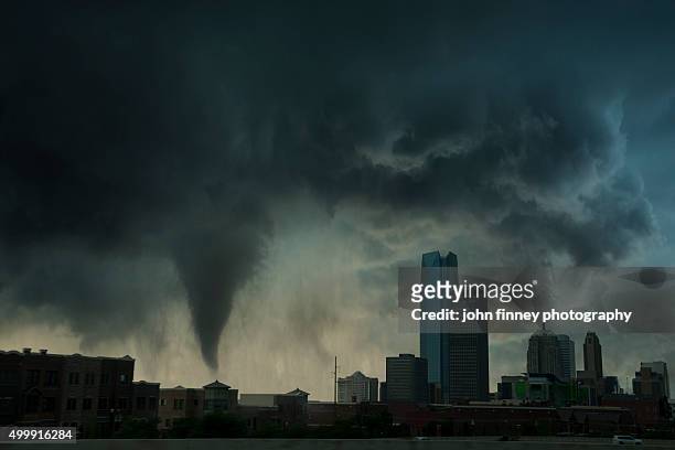 tornado over oklahoma city. usa. - doomsday photos et images de collection