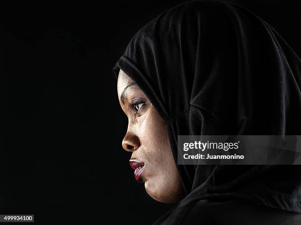 profile of an african muslim woman - native african ethnicity 個照片及圖片檔