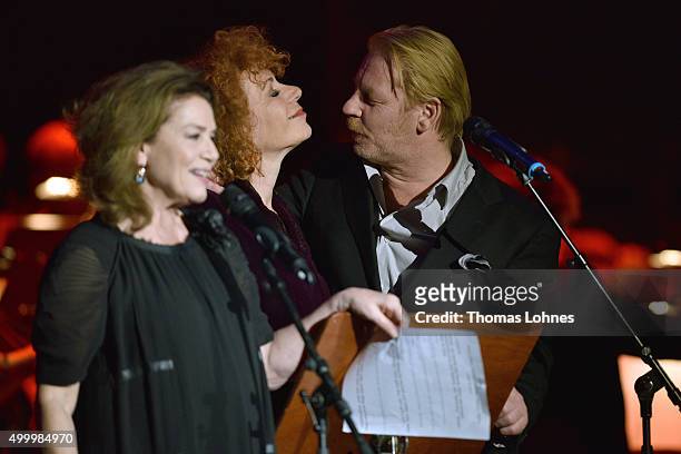 Hannelore Elsner, Nina Hoger and Ben Becker react at the end of the anniversary concert Rilke Projekt Live 'Dir zur Feier' at Alte Oper on December...
