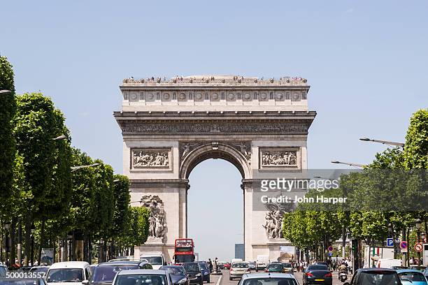 arc de triomphe, paris, france - champs élysées stock pictures, royalty-free photos & images