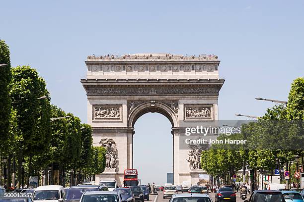 arc de triomphe, paris, france - champs elysees quarter stock pictures, royalty-free photos & images