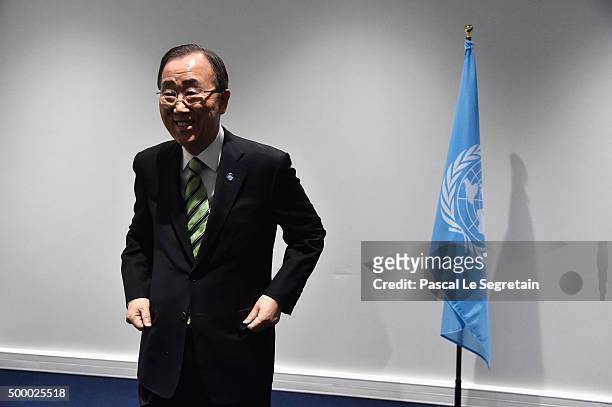 Secretary-General Ban Ki-moon poses prior a Press Conference held by a delegation of Democratic US Senators during The 21st Session Of Conference On...