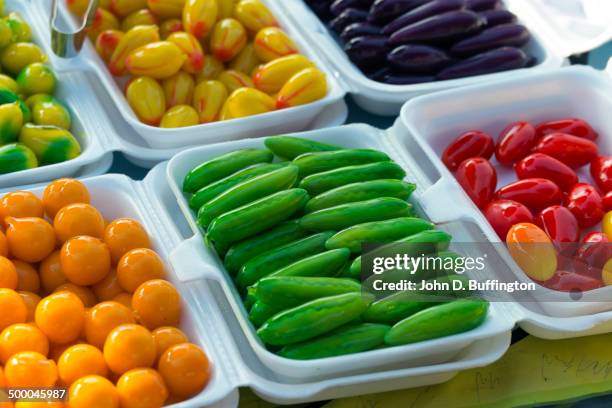 plates of vegetables for sale in market - barquette photos et images de collection