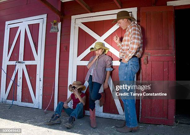 mixed race father and children leaning on barn door - san rafael - california ストックフォトと画像