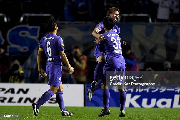 Takuma Asano of Sanfrecce Hiroshima celebrates the equaliser with Tsukasa Shiotani of Sanfrecce Hiroshima during the J.League 2015 Championship final...