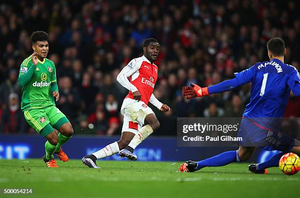 Joel Campbell of Arsena scores his team's first goal during the Barclays Premier League match between Arsenal and Sunderland at Emirates Stadiumon...