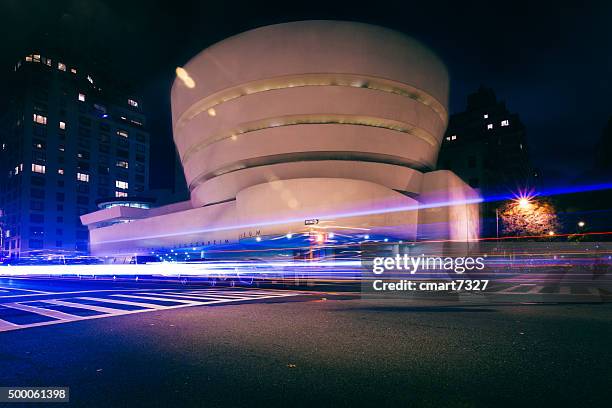 the guggenheim, new york - solomon r guggenheim museum stockfoto's en -beelden