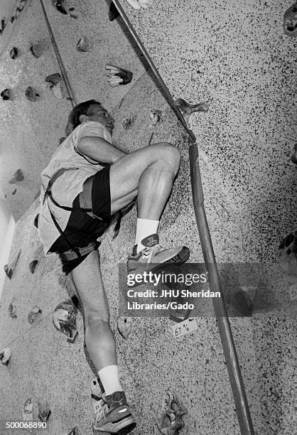 Michael Rubens Bloomberg, Candid shot, Bloomberg is climbing a climbing wall, ca 47 years of age, 1997. .