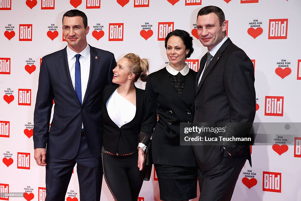 Ein Herz Fuer Kinder Gala 2015 - Red Carpet Arrivals