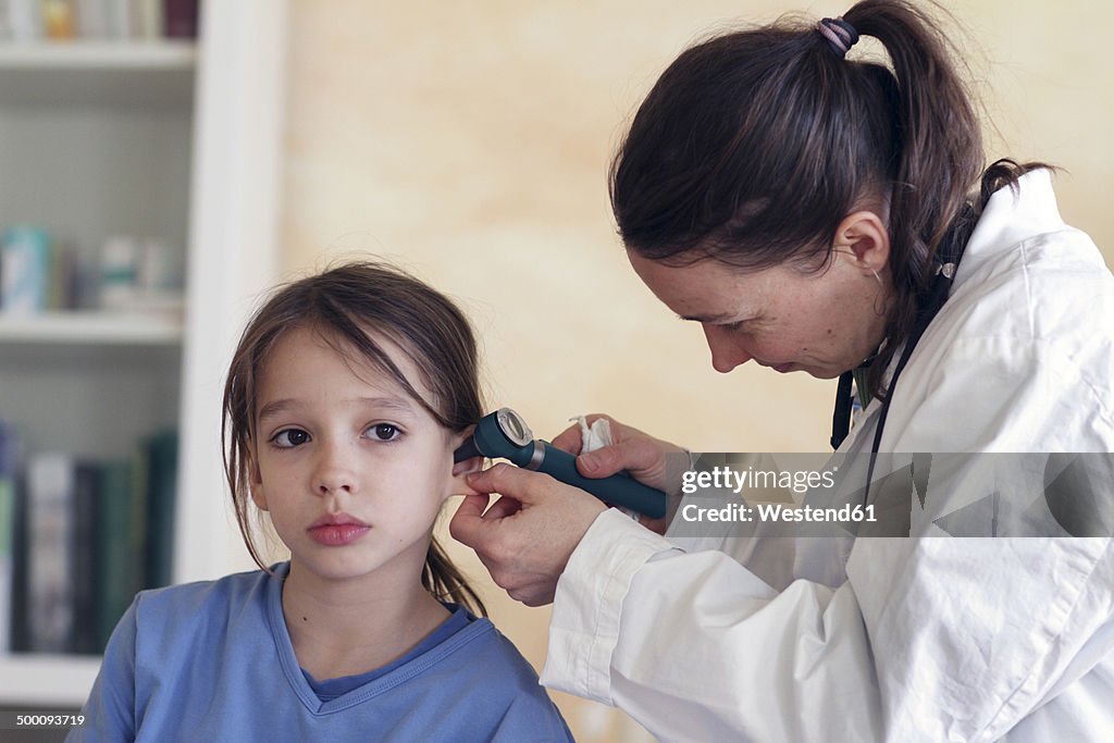 Germany, Girl at the pedeatrician