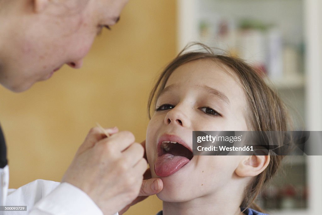 Germany, Girl at the pedeatrician