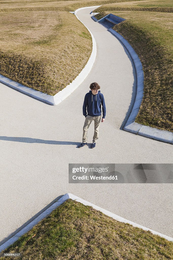 Germany, Baden-Wurttemberg, Teenage boy standing at crossing