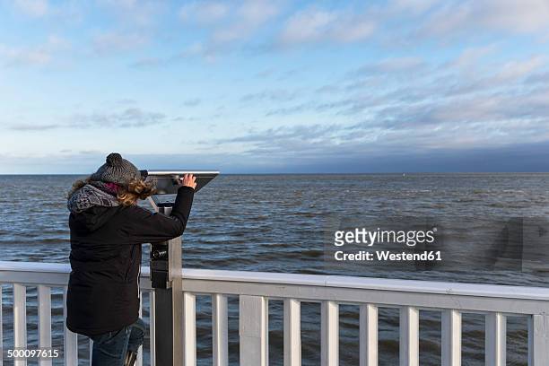 germany, cuxhaven, tourist looking through binoculars - cuxhaven stock-fotos und bilder