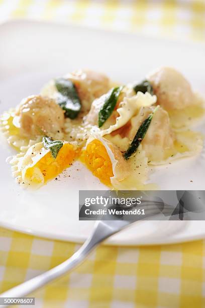 plate of pumpkin tortelloni with butter sage sauce - tortelloni stock-fotos und bilder