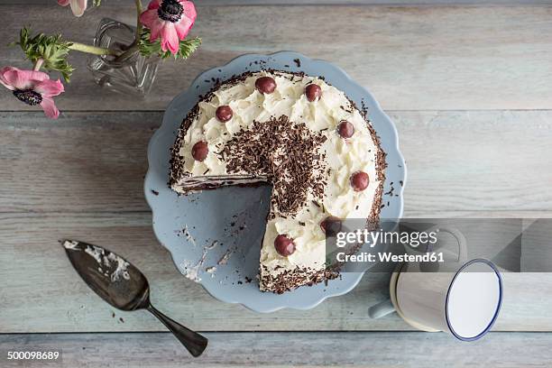 black forest cake on blue cake stand and grey background, elevated view - cremetorte stock-fotos und bilder