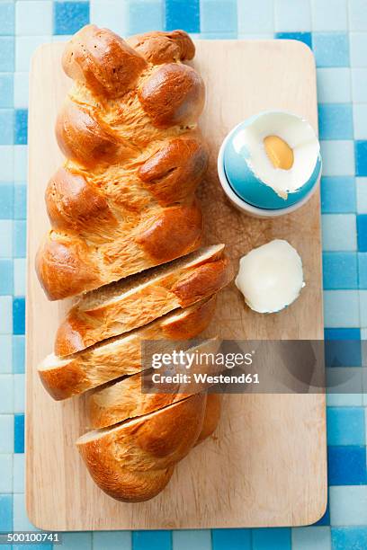 homemade easter plait and easter eggs, studio shot - braided bread stock pictures, royalty-free photos & images