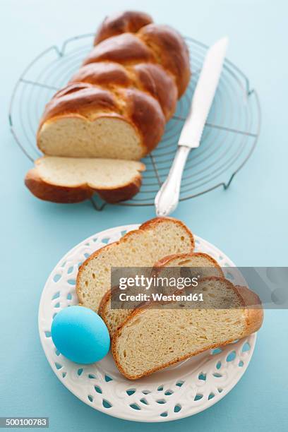 homemade easter plait and easter eggs, studio shot - braided bread stock pictures, royalty-free photos & images