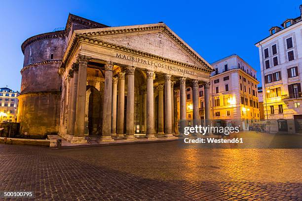 italy, rome, illuminated pantheon at night - pantheon roma foto e immagini stock