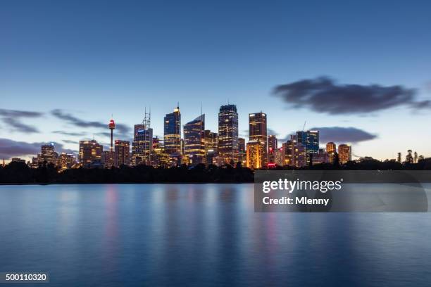 夜のシドニーのスカイライントワイライトオーストラリア - sydney at dusk ストックフォトと画像