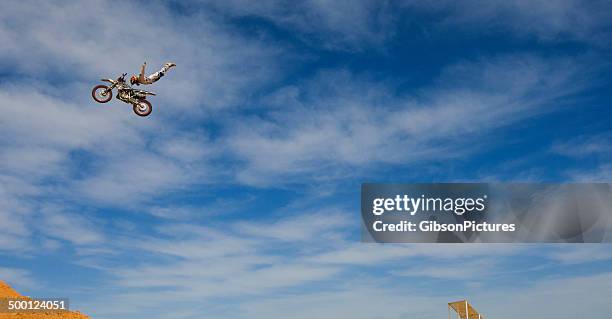 freestyle motocross rider - stunts and daredevils stock pictures, royalty-free photos & images