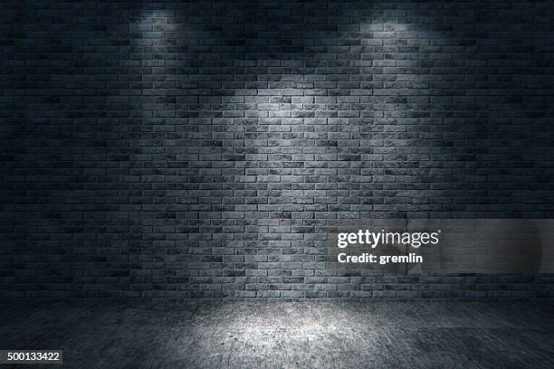 street scene, brick wall background, dark - bakstenen muur stockfoto's en -beelden