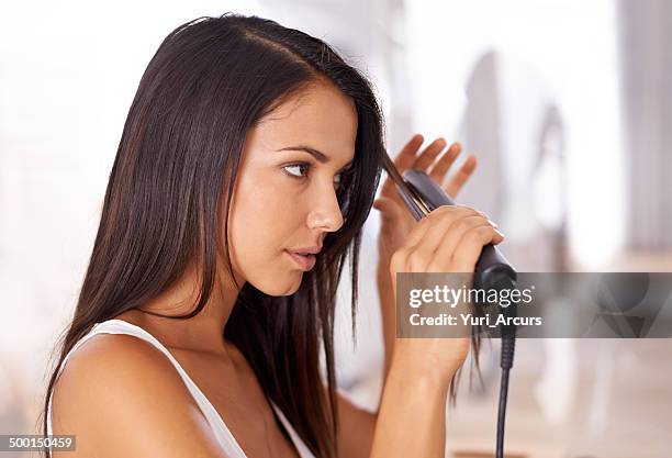 nobody knows your hair as well as you do - haar straighten stockfoto's en -beelden