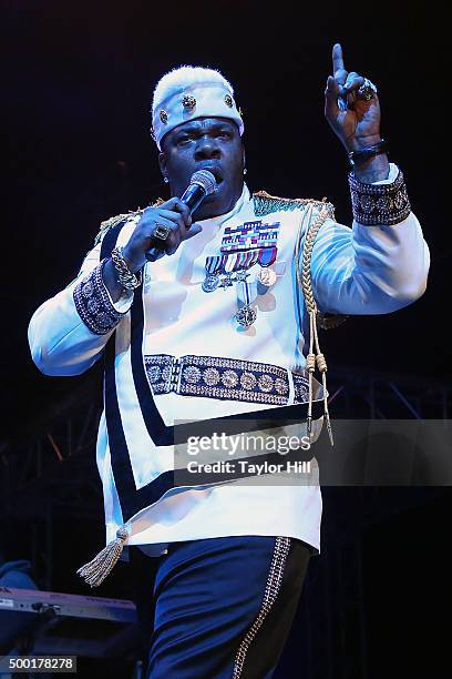 Busta Rhymes performs during Hot 97's "Busta Rhymes and Friends: Hot for the Holidays" at Prudential Center on December 5, 2015 in Newark, New Jersey.