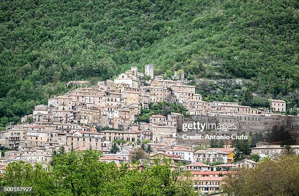 view of san donato val di comino - molise stock-fotos und bilder