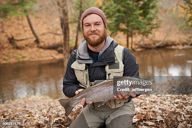 guess who's eating fish tonight! - catch stockfoto's en -beelden