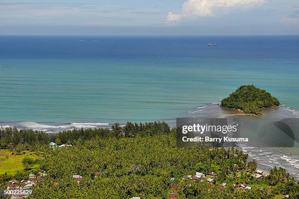 islands tourism destination in west sumatera - overview by west sumatera imagens e fotografias de stock