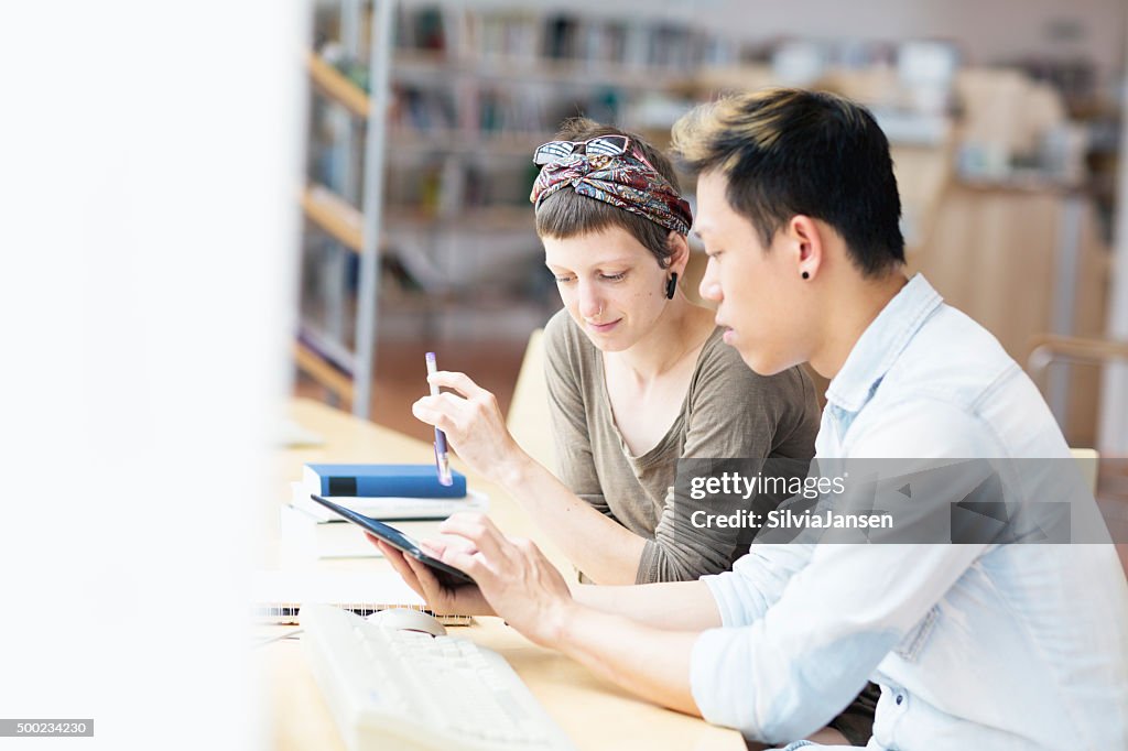 Library Team Work Student In Library Research Teamwork High-Res Stock Photo - Getty Images
