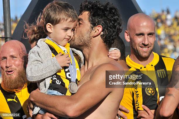 Luis Aguiar of Peñarol celebrates with his son after winning a match between Peñarol and Juventud as part of Torneo Apertura 2015 at Centenario...