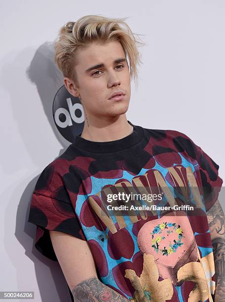 Singer Justin Bieber arrives at the 2015 American Music Awards at Microsoft Theater on November 22, 2015 in Los Angeles, California.