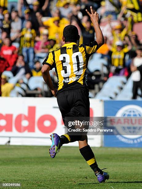 Cristian Palacios of Penarol celebrates after scoring the first goal of his team during a match between Penarol and Juventud as part of Torneo...