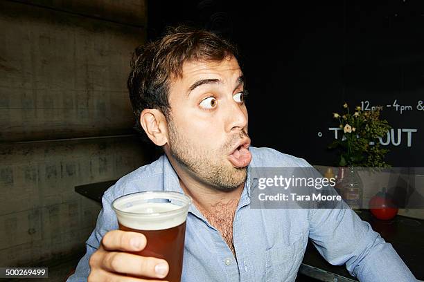 man on night out with beer - hombre asombrado fotografías e imágenes de stock