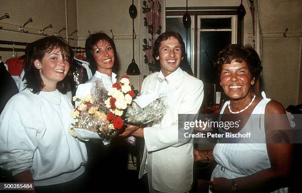 "Nathalie Kollo, Dorthe Kollo, Ehemann Bernd Klinkert, nach Auftritt am in Dänemark. "