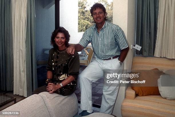 "Michael Schanze, Ehefrau Monika Schanze, Urlaub an der Algarve im Golfclub ""Four Seasons"" am in Quinta do Lago, Portugal. "