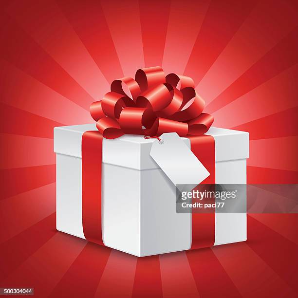 geschenkbox mit leeren tag und rote schleife - geschenkkarton stock-grafiken, -clipart, -cartoons und -symbole